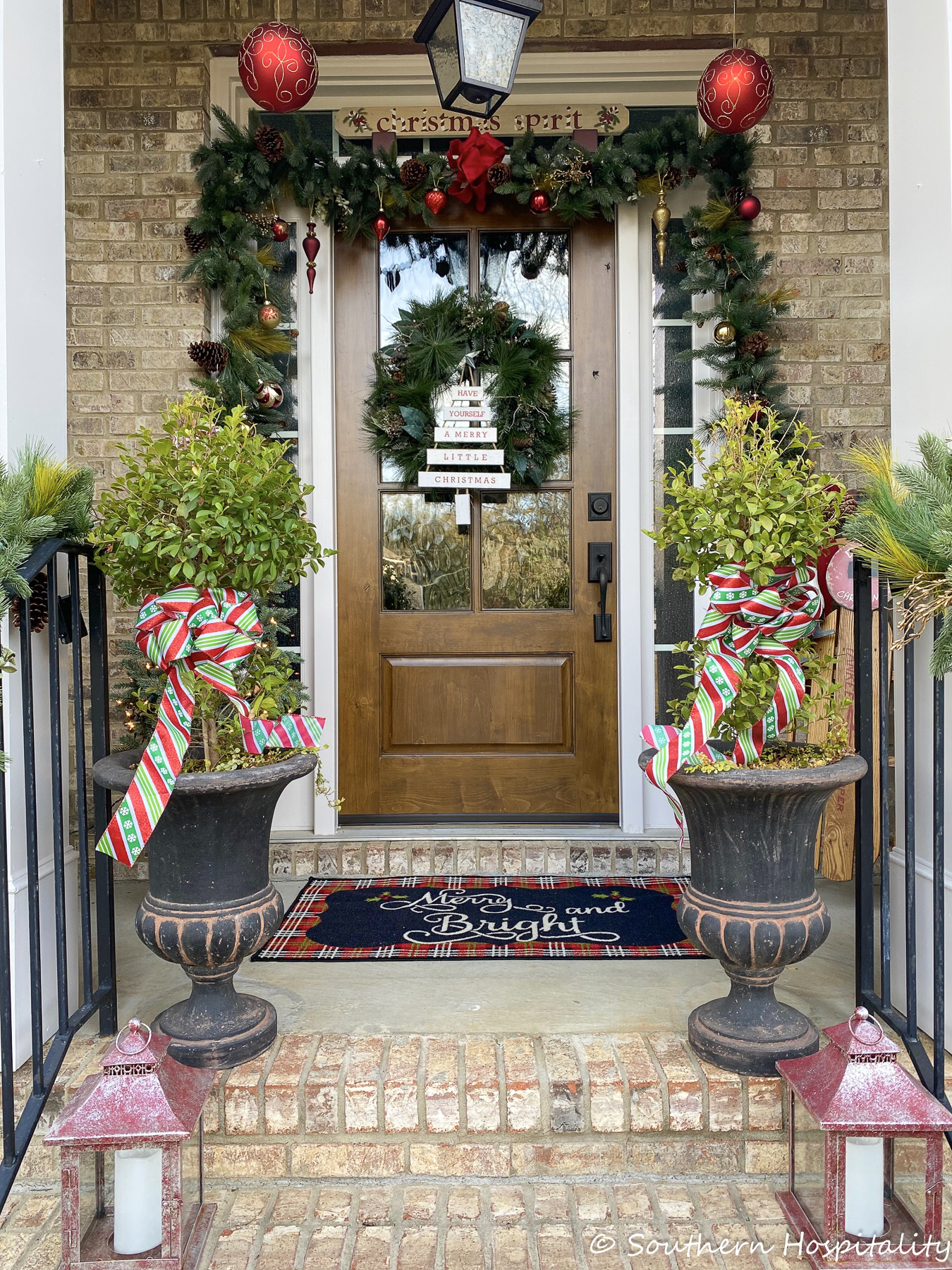 A Festive Christmas Front Porch