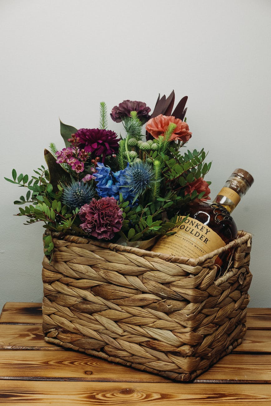 32 Gorgeous Gift Basket Ideas For Everyone & Any Occasion